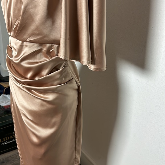 NWT Good Times One-Shoulder Ruched Wrap Dress in Champagne Size L - Picture 7 of 16